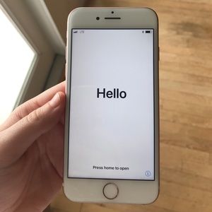 iPhone 7 rose gold + FREE Lilly Pulitzer case!